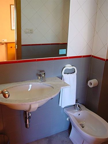 Hotel Montmeló Екстериор снимка